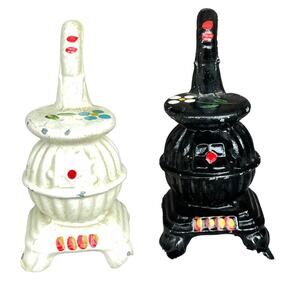 Cast Iron Potbelly Stove Salt & Pepper Shakers Vintage Farmhouse Rustic Cabin